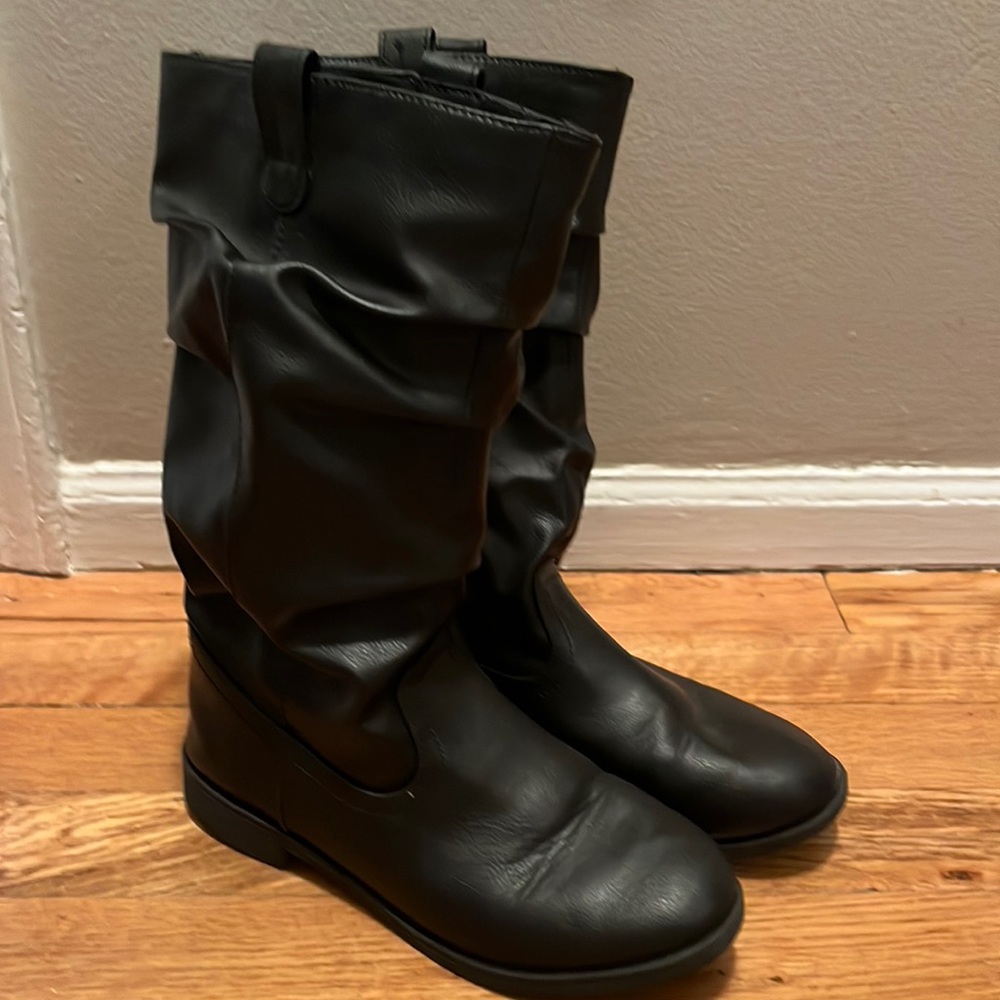 Scrunched black boots